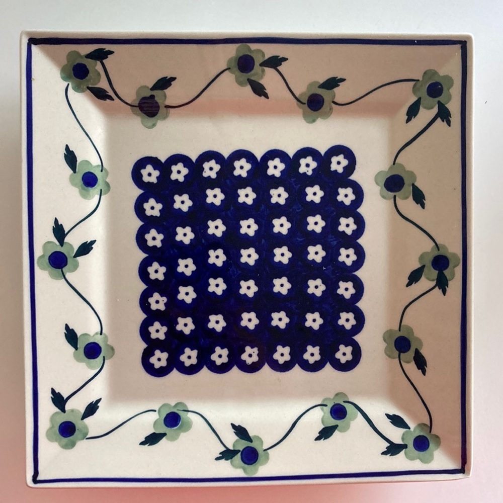 Rare find - Vintage Polish Pottery 9 inch square plate
Only 1 left